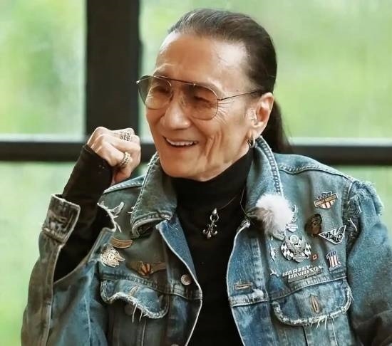 89岁传奇港星谢贤离世!谢霆锋悼念父亲 返港奔丧