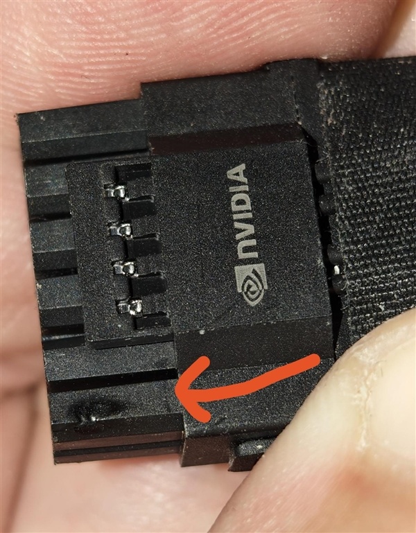 RTX 4090显卡360W都烧了!原厂适配器、80%功耗依然保不住