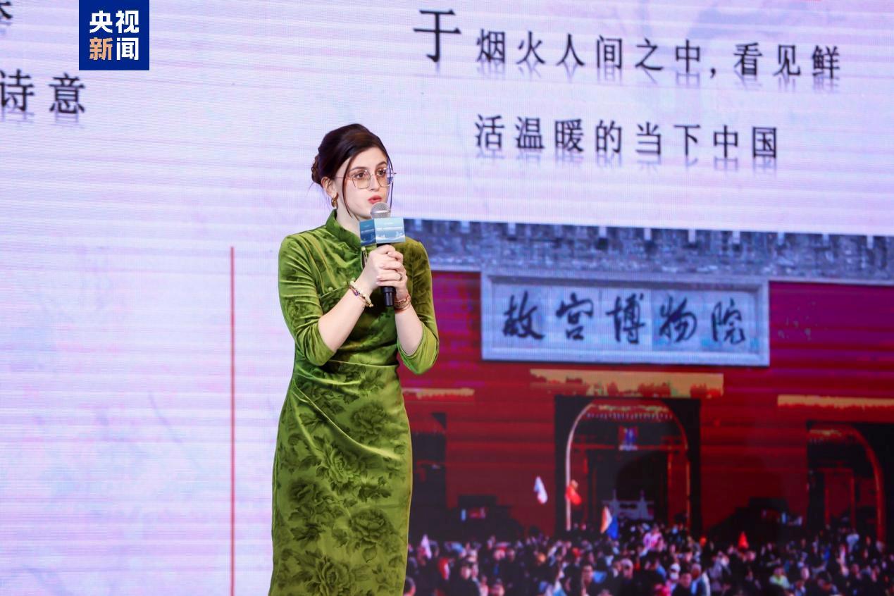 △“洋盆友”夕琳花因一首诗来到中国后感受到了这里的人间烟火。