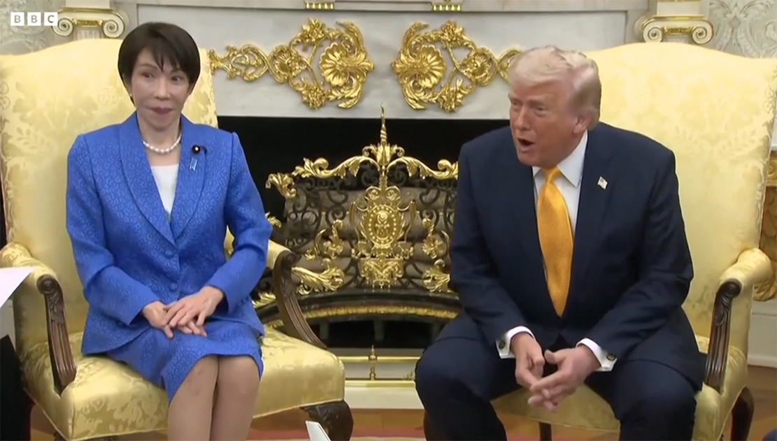 高市早苗“绷不住了”。视频截图