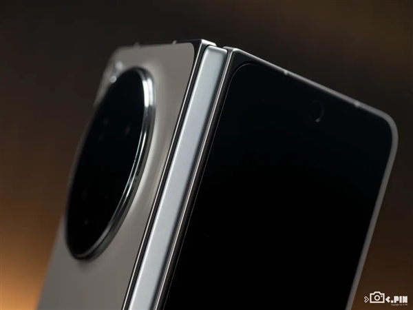 超越行业老大哥！OPPO的新折叠屏好像真的感受不到折痕了