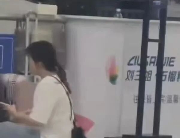 【12306回应女子迟到错过检票失控哀求】女子迟到错过检票失控哀求工