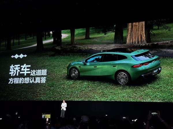 比亚迪新车炸场!方程S 18.99万开卖 连自家人都打