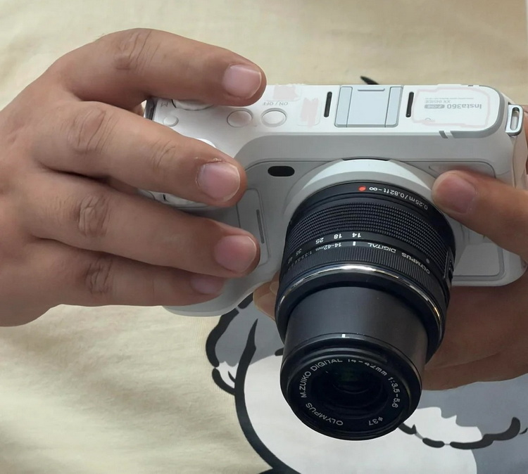 Insta360-mirrorless-interchangeable-lens-camera-with-MFT-mount-1-copy.jpg