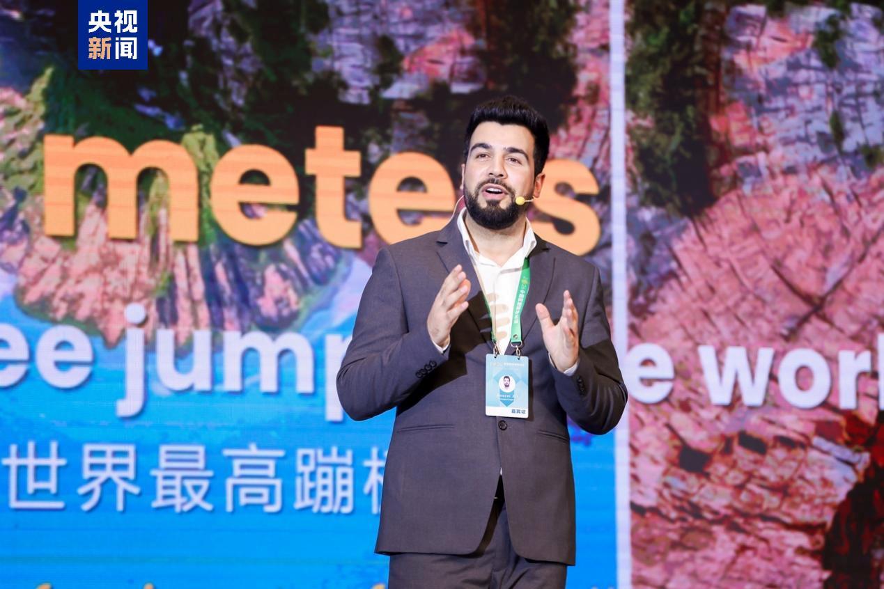 △阿里与大家分享自己在中国的旅行经历:不只是旅行,更是一场学习。