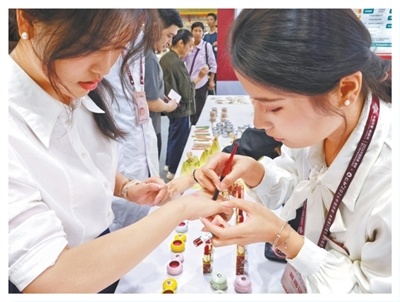 第五十七届全国药材药品交易会在江西樟树举行 “药都”找到发展新“药方”