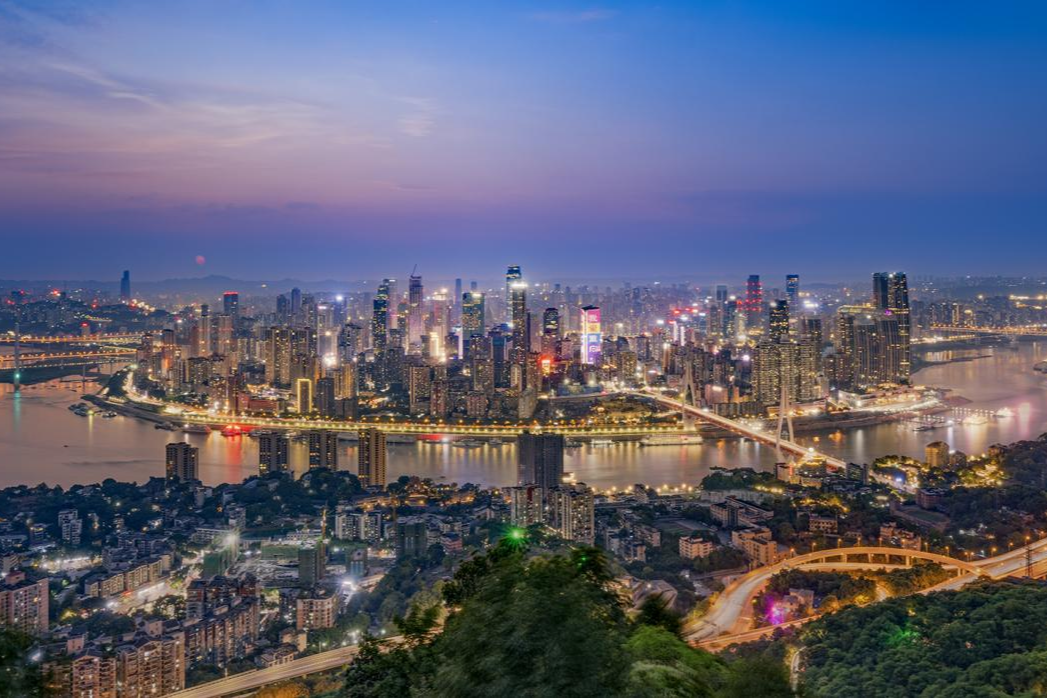 重庆两江四岸的美丽夜景，已成为城市新名片（央广网记者 王海 摄）