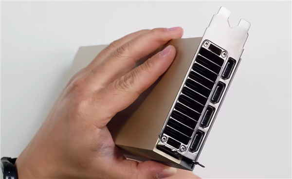 NVIDIA中国特供版专业显卡RTX 6000D没人要！首次拆解