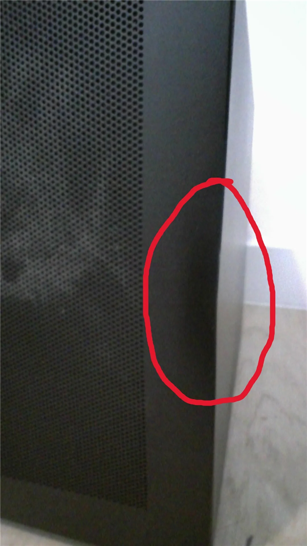 硬度离谱!RTX 5070主机遭亲爹连续暴摔:机箱变形硬是没坏