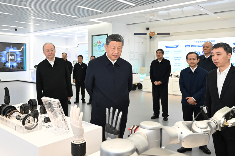 （2026年2月9日，习近平总书记在位于北京亦庄的国家信创园考察）