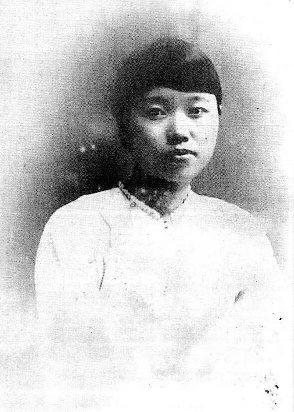 冼玉清年轻时的照片
