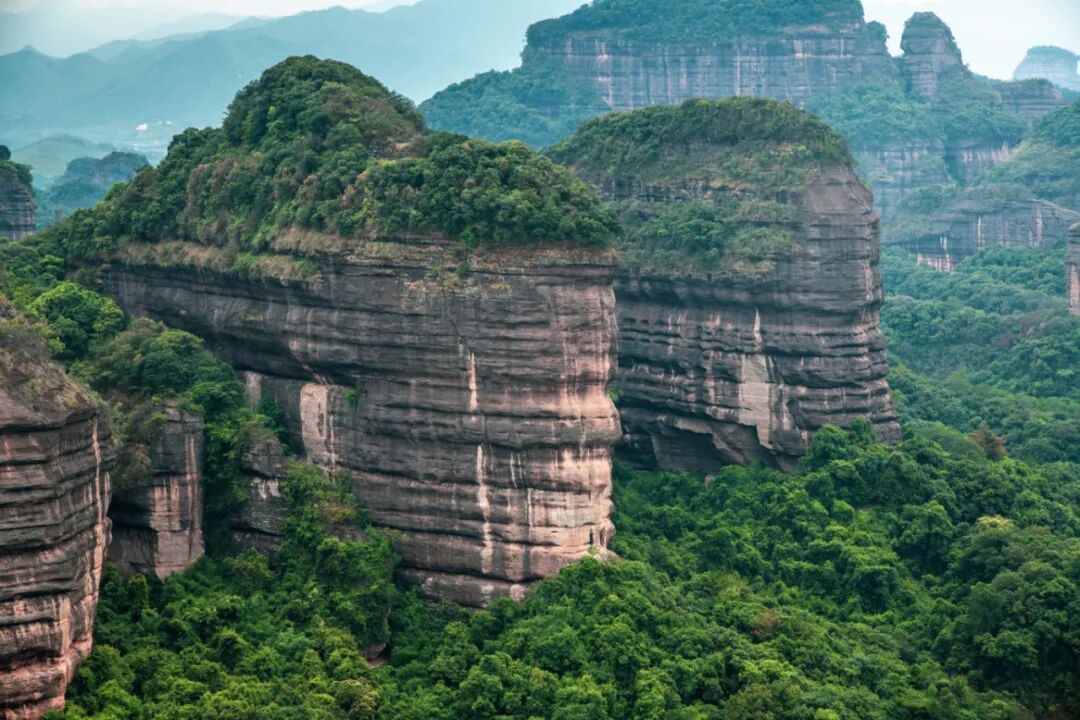 摄图网_502388458_广东韶关丹霞山+_(企业商用).jpg