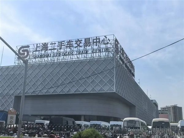 奔驰14万、奥迪17万！二手豪车跌至白菜价 车商哭诉卖一辆亏一辆