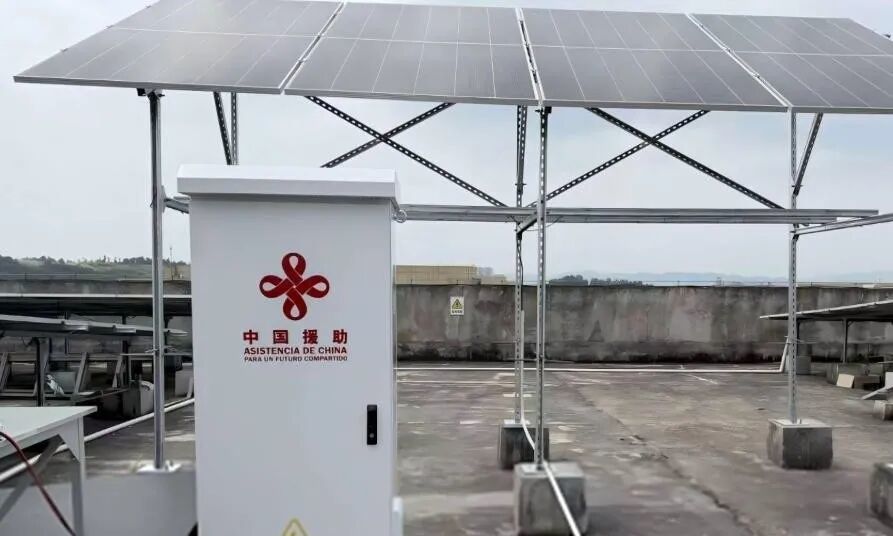中国8月捐赠的家用太阳能设备 中国驻古巴大使华昕X账号