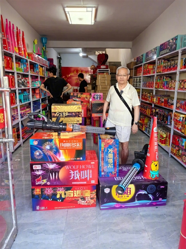 老爸撞脸黄仁勋 韩路：知道我为啥显卡多了吧