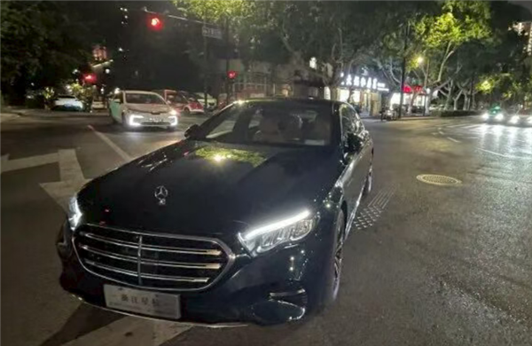 提车仅4小时！46万买的奔驰E300L方向盘三次锁死 厂家拒退换车