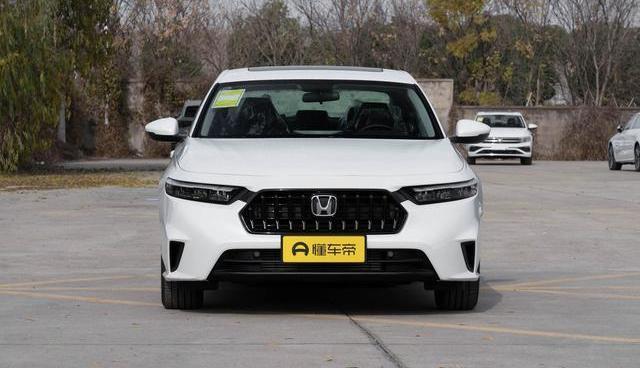 预算13万不看网红车股票配资资讯门户，我提了英仕派，这才叫B级车底盘！-有驾