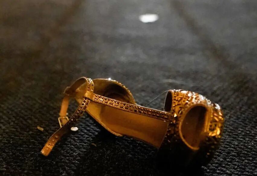 宴会厅现场一片狼藉