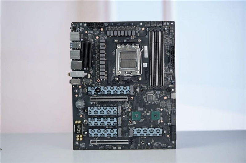 2000元以内没有敌手!iGame X870E ULTRA-S V14评测
