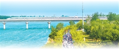 河北正定县,滹沱河艺术生态岛环境宜人,吸引市民健身。