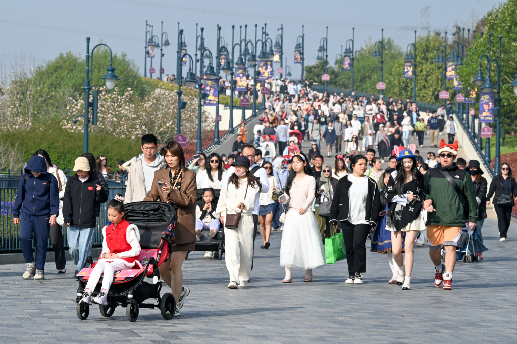 4月5日,上海迪士尼度假区迎来客流高峰。澎湃新闻记者 朱伟辉 图
