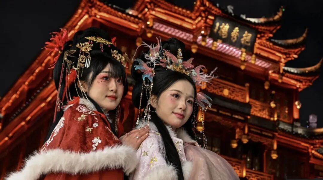 ▲现在，做中国人很时髦。（图源：法新社）