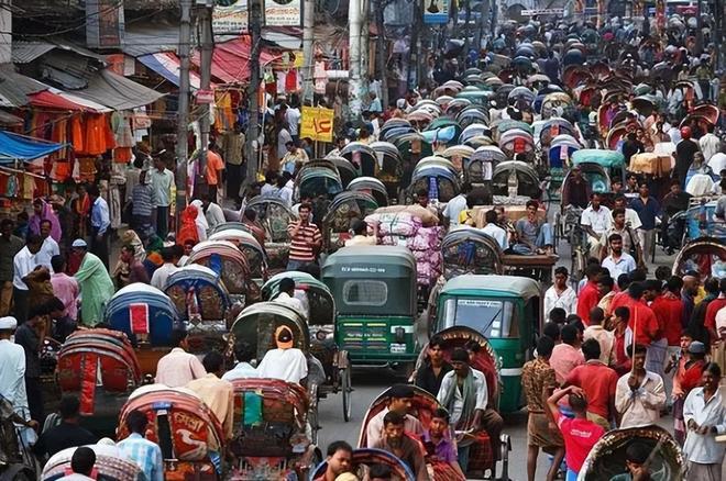孟加拉人口密度非常高,具有人口“红利”