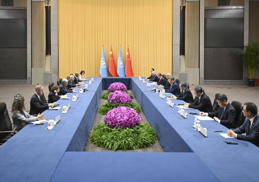 7月17日下午,国家主席习近平在上海西郊宾馆会见来华出席2026世界人工智能大会暨人工智能全球治理高级别会议的联合国秘书长古特雷斯。新华社记者 燕雁 摄
