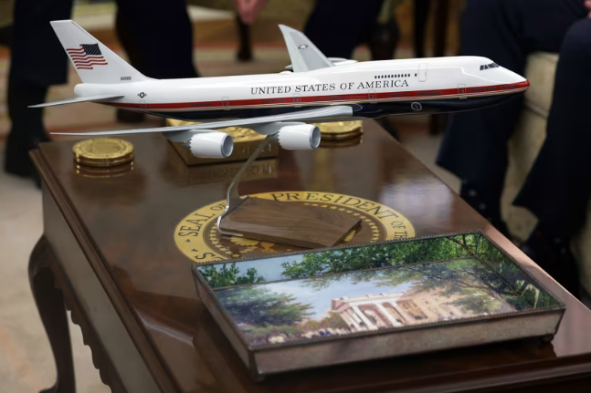 △2025年9月3日,一款新型“空军一号”的模型在白宫展示。