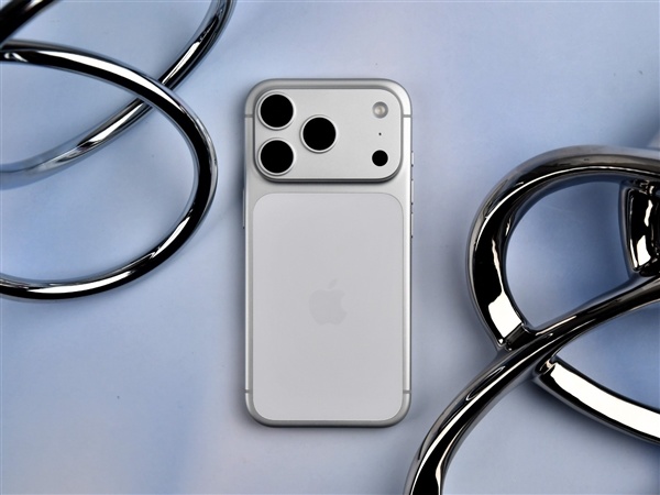 苹果全面涨价：分析一下现在上车还是等iPhone 18