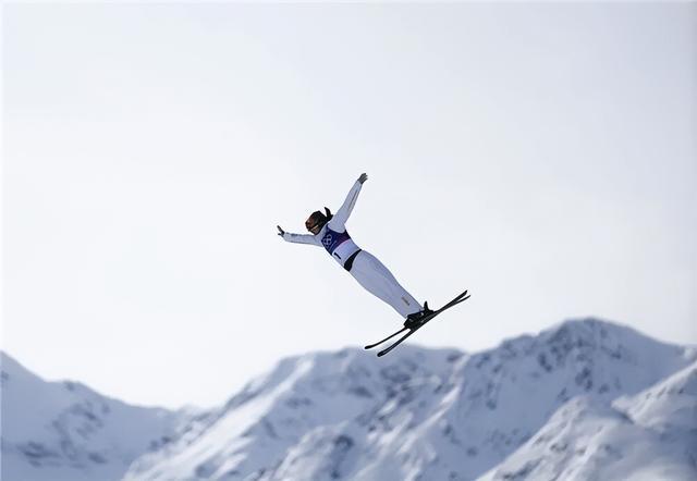 徐梦桃在自由式滑雪女子空中技巧项目夺金