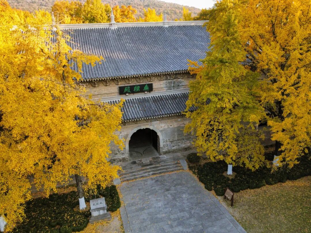 摄图网_700773095_秋日南京灵谷寺景区无梁殿(企业商用).jpg