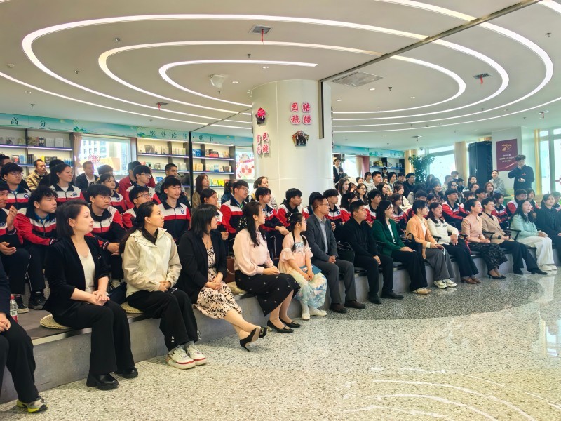 读书活动现场。胡杨网记者 李雨浪 摄.jpg