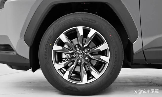 试驾一汽丰田RAV4荣放：2.0L电混双擎，经济耐用操控轻松-有驾