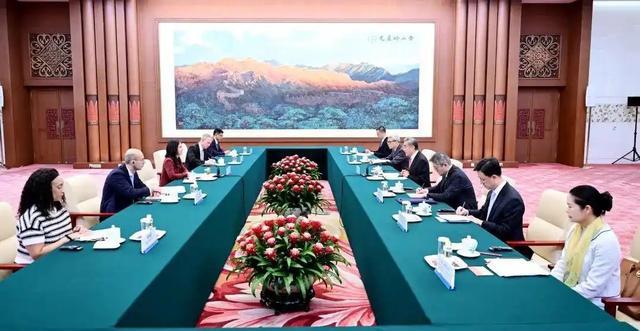 王毅会见贝尔伯克