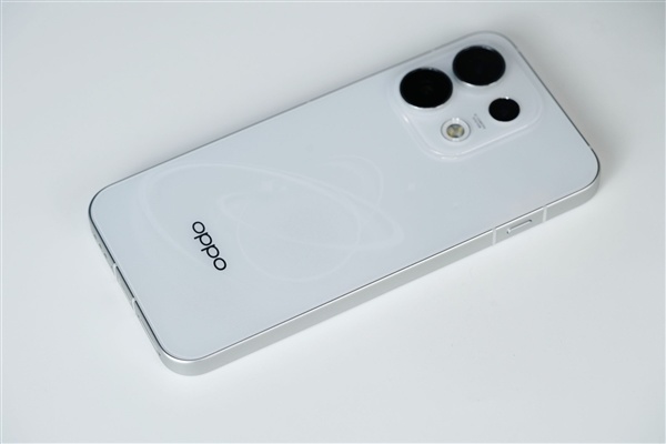 首创3D冰透悬浮！OPPO Reno16图赏