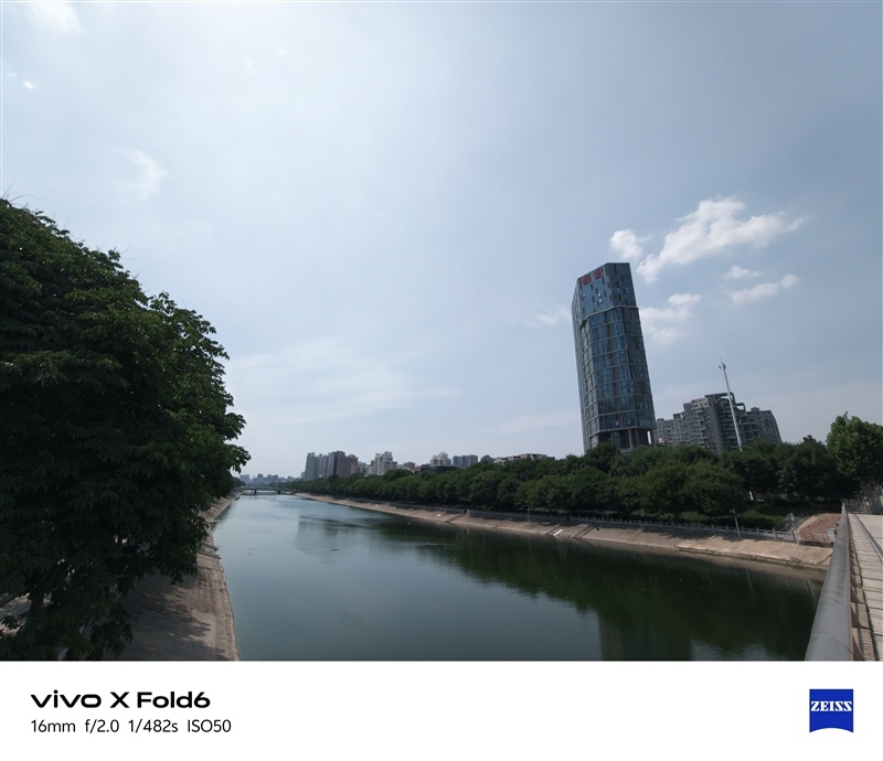 超强小V单同款影像系统 vivo X Fold6手机全面评测：一款用出了电脑味儿的大折屏