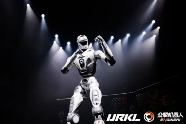 众擎发起首个人形机器人格斗联赛 创始人：加快行业发展 就像F1和NBA