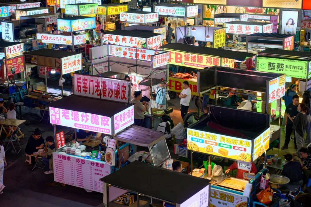 摄图网_507789054_南京美食夜市小吃街(企业商用).jpg