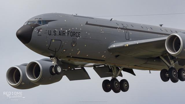 【浑身打满“补丁”的美军KC-135R】