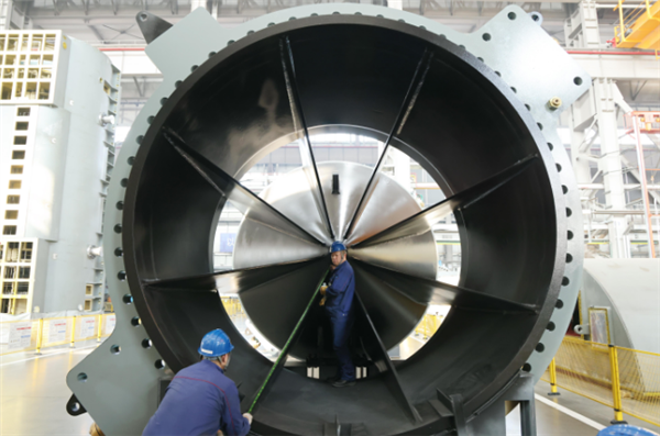 世界最大！水电泄压阀在哈电集团研制成功