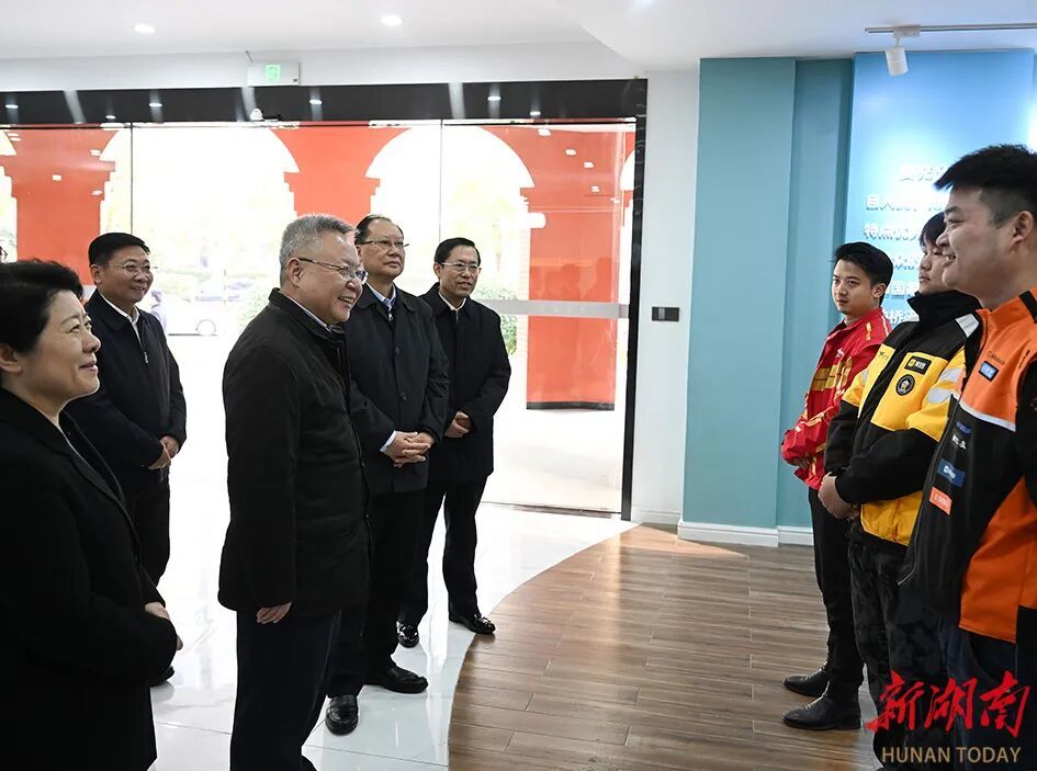 1月10日，沈晓明、毛伟明一行在湘江新区梅溪湖街道华茂社区调研。