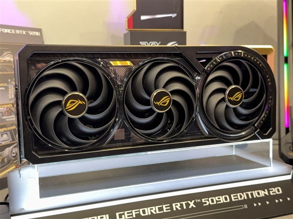 ROG夜神RTX 5090 20周年纪念卡发布:4槽巨兽解锁800W!