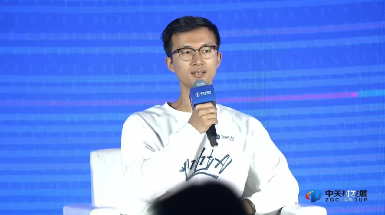 别被机器人跳舞骗了,我们还在 GPT-2 时代| 具身智能百亿圆桌