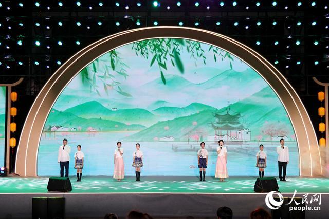 经典诵读《美哉诗经》。人民网记者 陈博摄