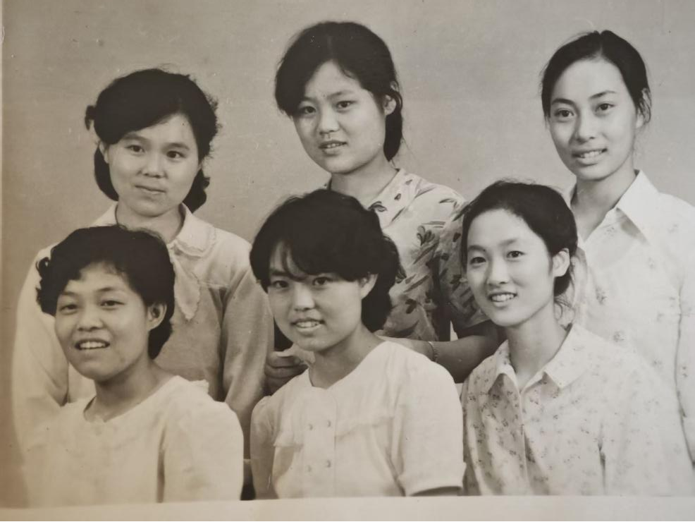 葛洲坝六姐妹的20岁合影