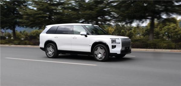 极氪8X，宝马看了也得恍惚