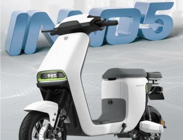 昨晚,和卖车老板聊天,他透露三个内幕消息,BBA大降价换销量却难挽颓势,国产车全球销量抬升,年轻人消费转向本土品牌-有驾