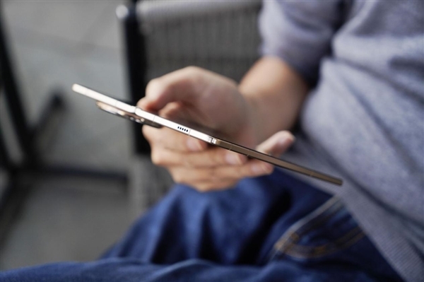 史上最大电池折叠屏旗舰！荣耀Magic V6图赏