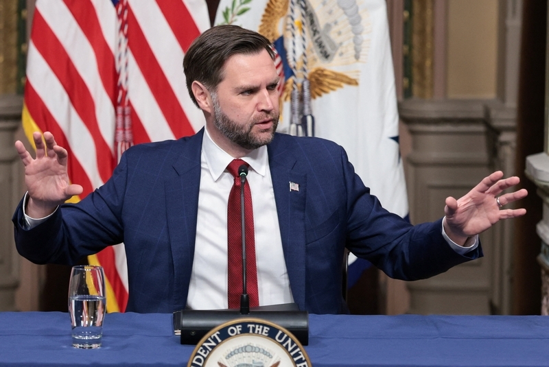 3月27日，美国副总统万斯在白宫召开反欺诈工作组会议 IC photo